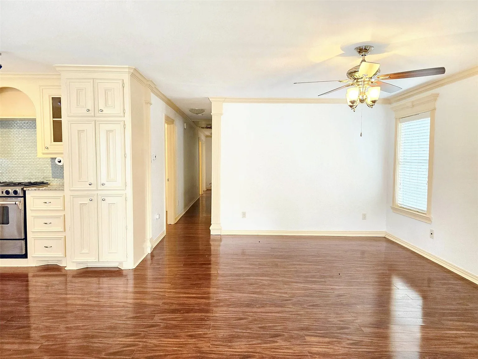 3 bed, 2.0 bath, 1128 sqft, $1,795 — Photo 2