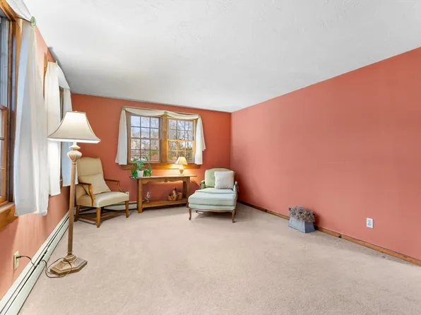 26 Plantation Rd, Plymouth, MA 02360