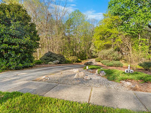 2nd image of 824 Pinehurst Dr