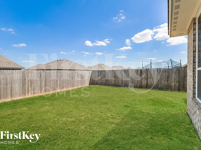 1720 Gladington Ct — Photo 15