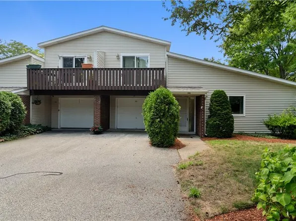 993 Williamsburg Cir, Warwick, RI 02886