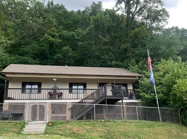 121 Crestline Dr, Pulaski, VA 24301