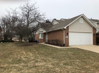 8450 Chicory Ct, Darien, IL