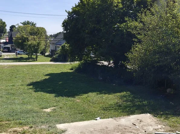 31 Spring St, Glouster, OH 45732