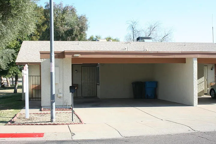 2616 W Joan De Arc Ave — Photo 2