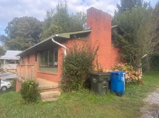 208 Chestnut Park Dr, Waynesville, NC 28786