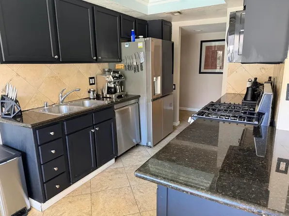 400 N Sunrise Way APT 104, Palm Springs, CA 92262