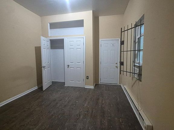 3rd image of 4033 Poplar St