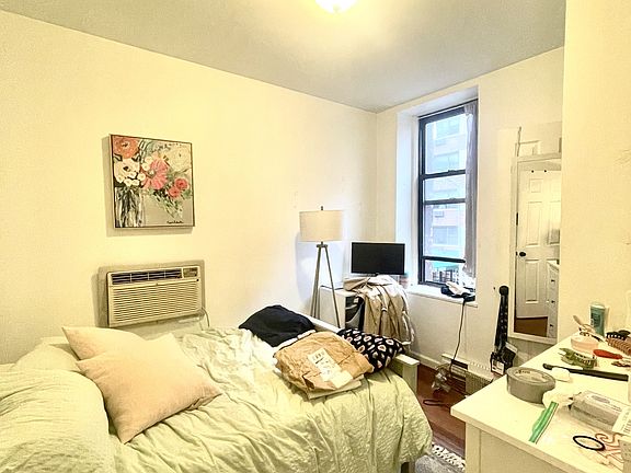 5th image of 350 E 53rd St APT 1A