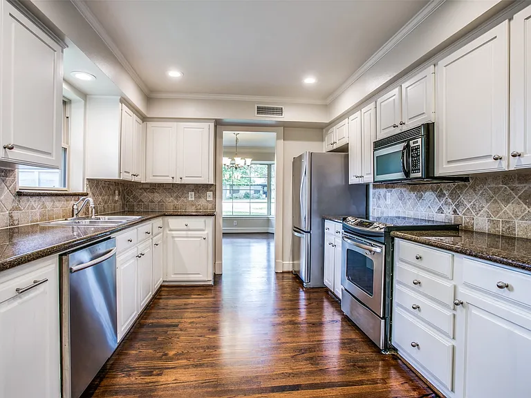 6908 Lavendale Ave — Photo 11