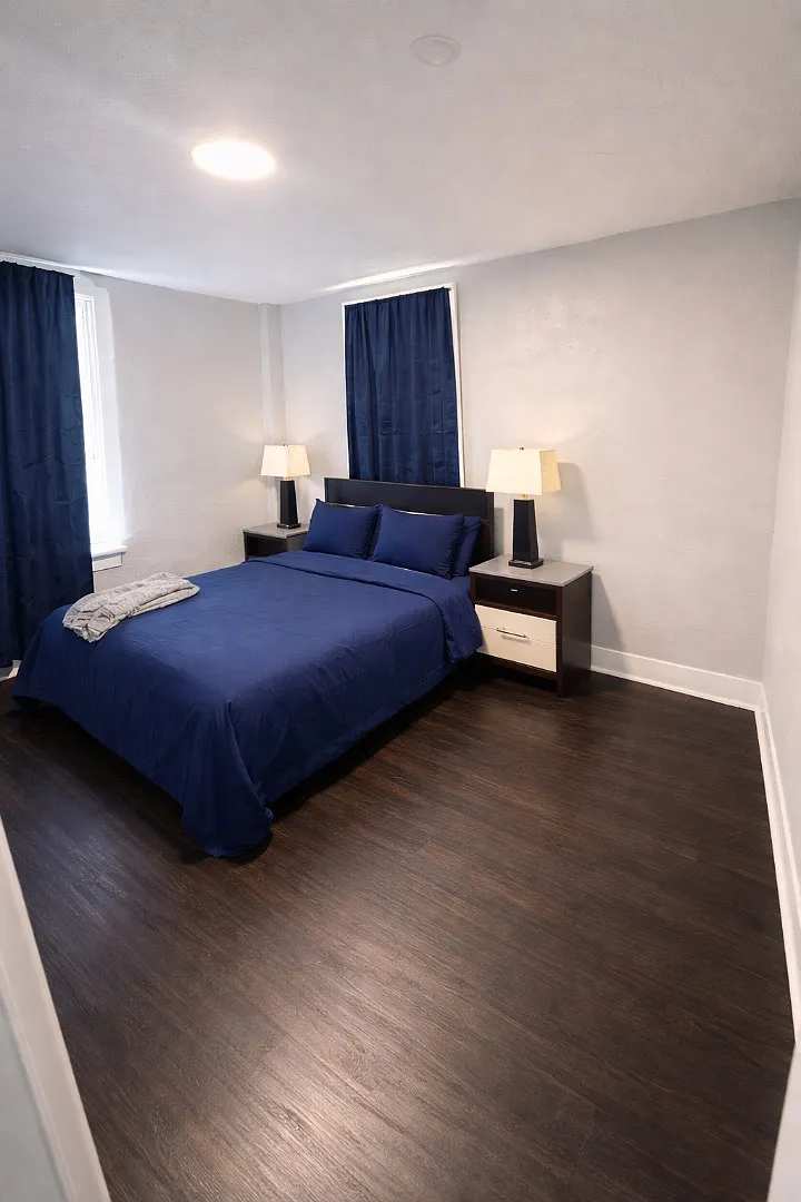 818 Broad St - Unit 3 — Photo 2