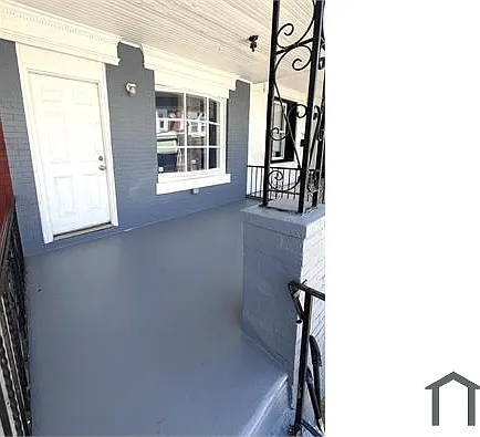 5538 Addison St — Photo 1