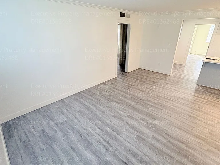2238 Lindora St — Photo 36