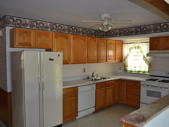 2nd image of 10561 Gourock Dr