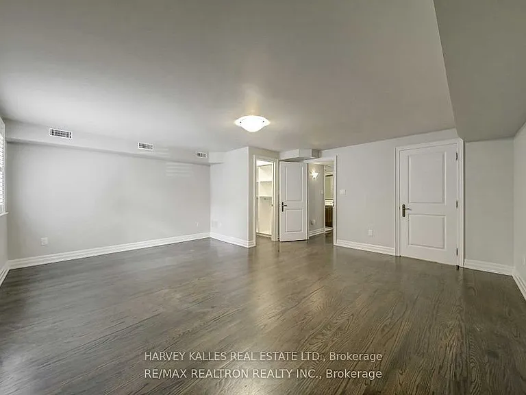 384 Spadina Rd #LOWER — Photo 6