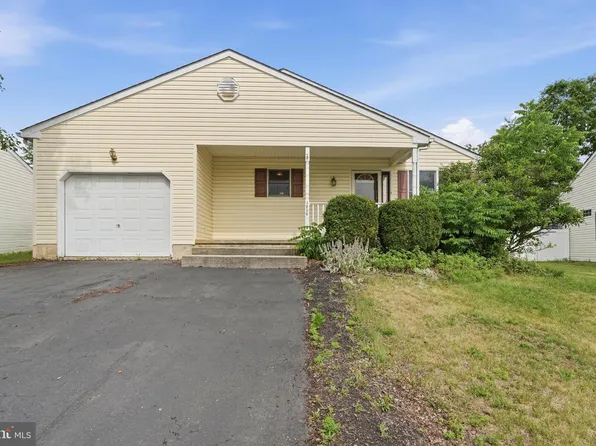 1036 Jodie Ct, Pennsburg, PA 18073