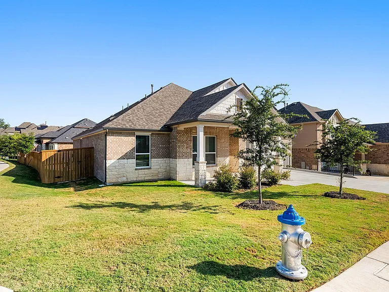 1301 White Daisy Ln — Photo 4