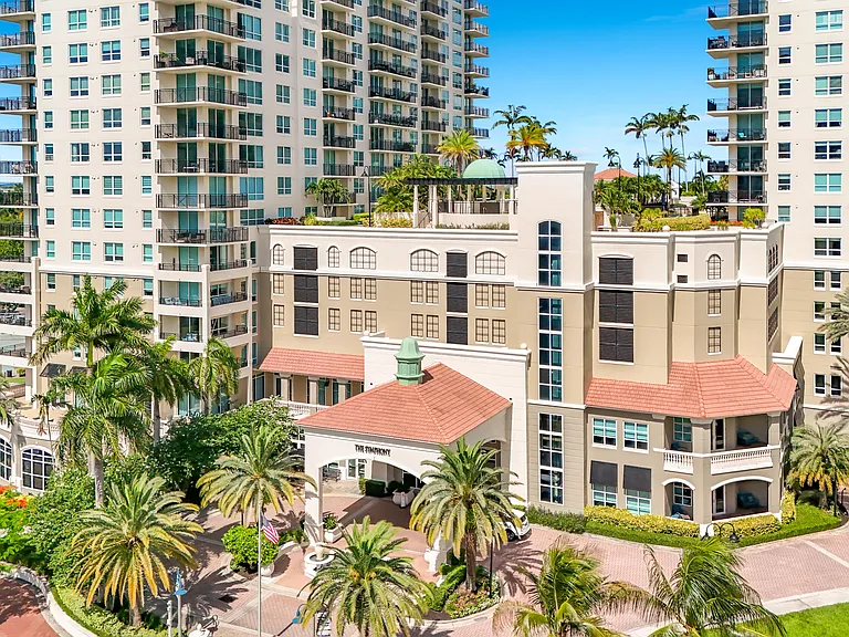 610 W Las Olas Blvd #1819N — Photo 2
