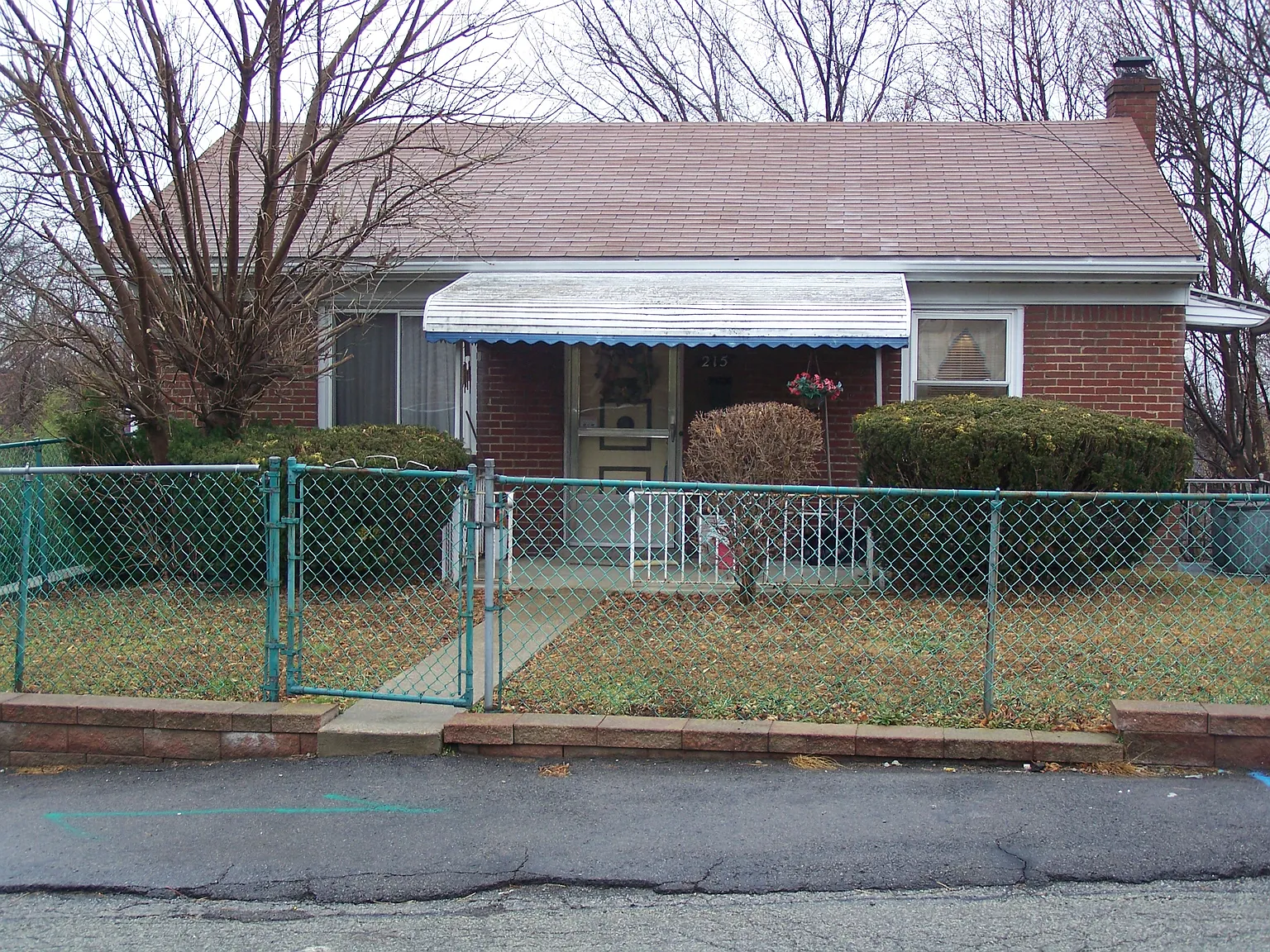 212 Dersam St photo 1