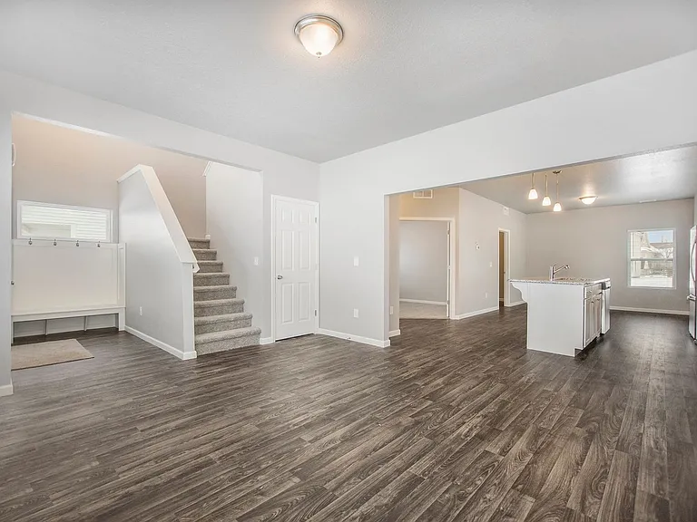 854 Winchester St — Photo 7