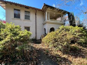 83 Edgemont Rd, Asheville, NC