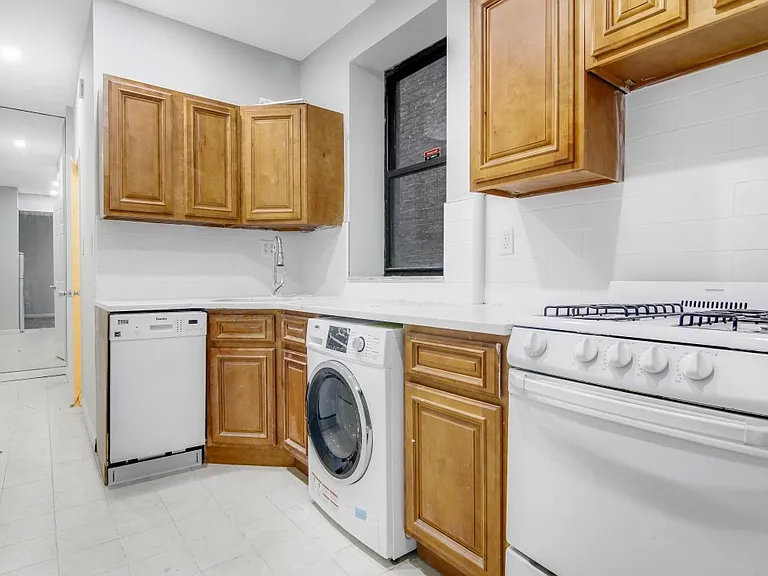 424 E 75th St #3A — Photo 4