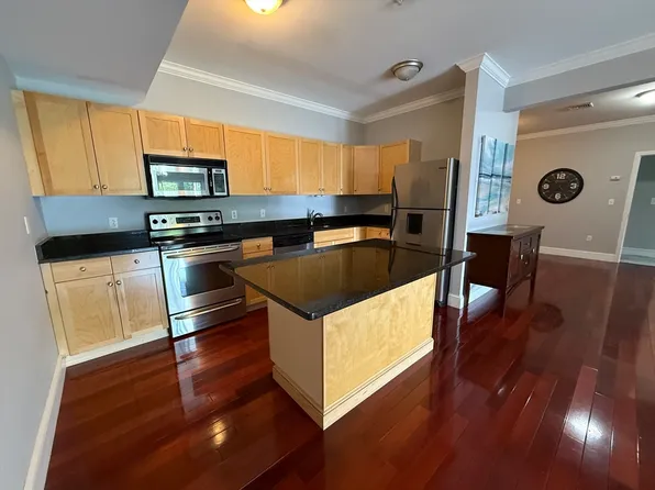 414 Mount Hope St APT 104, North Attleboro, MA 02760