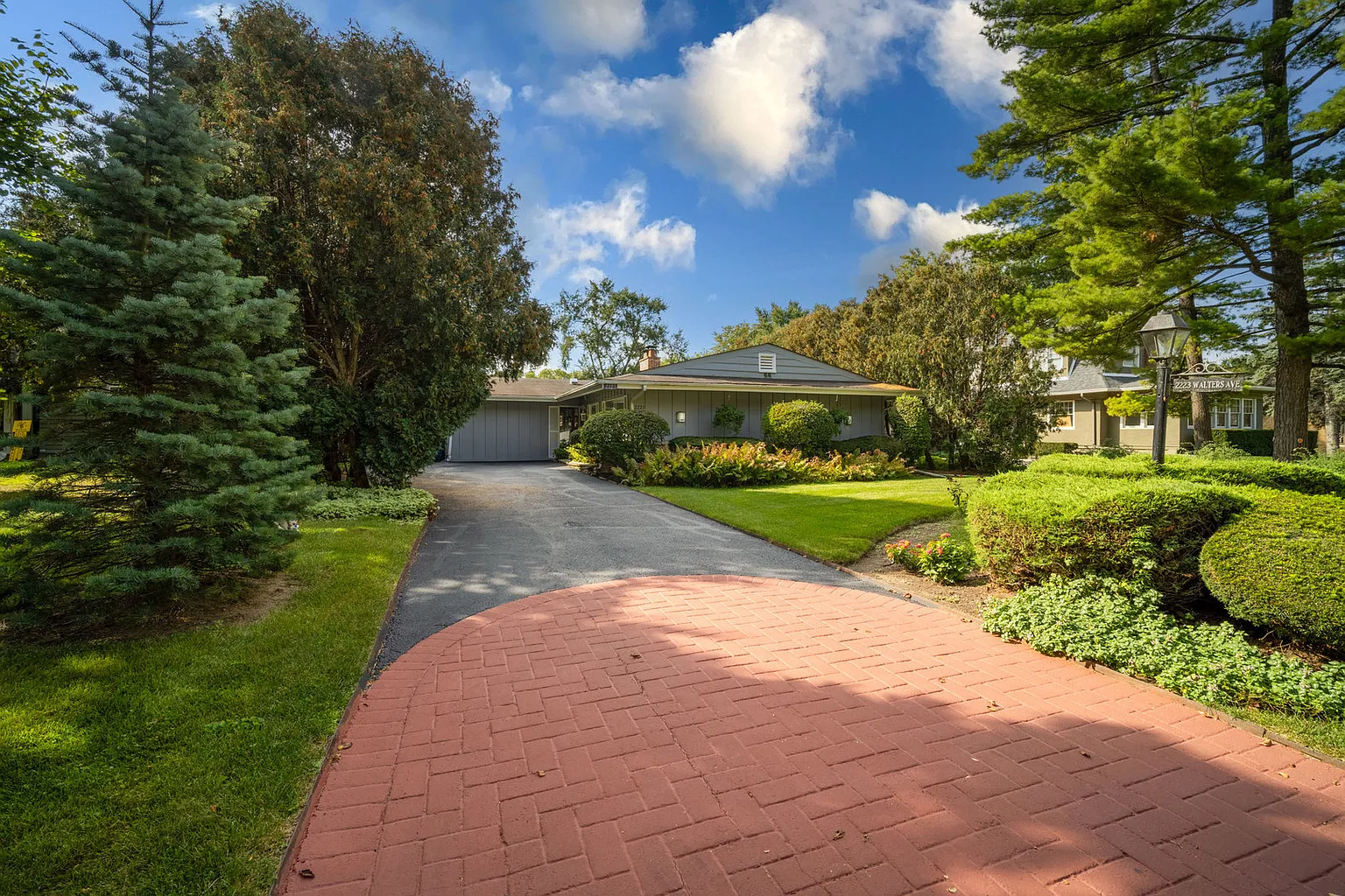 2223 Walters Ave photo 1