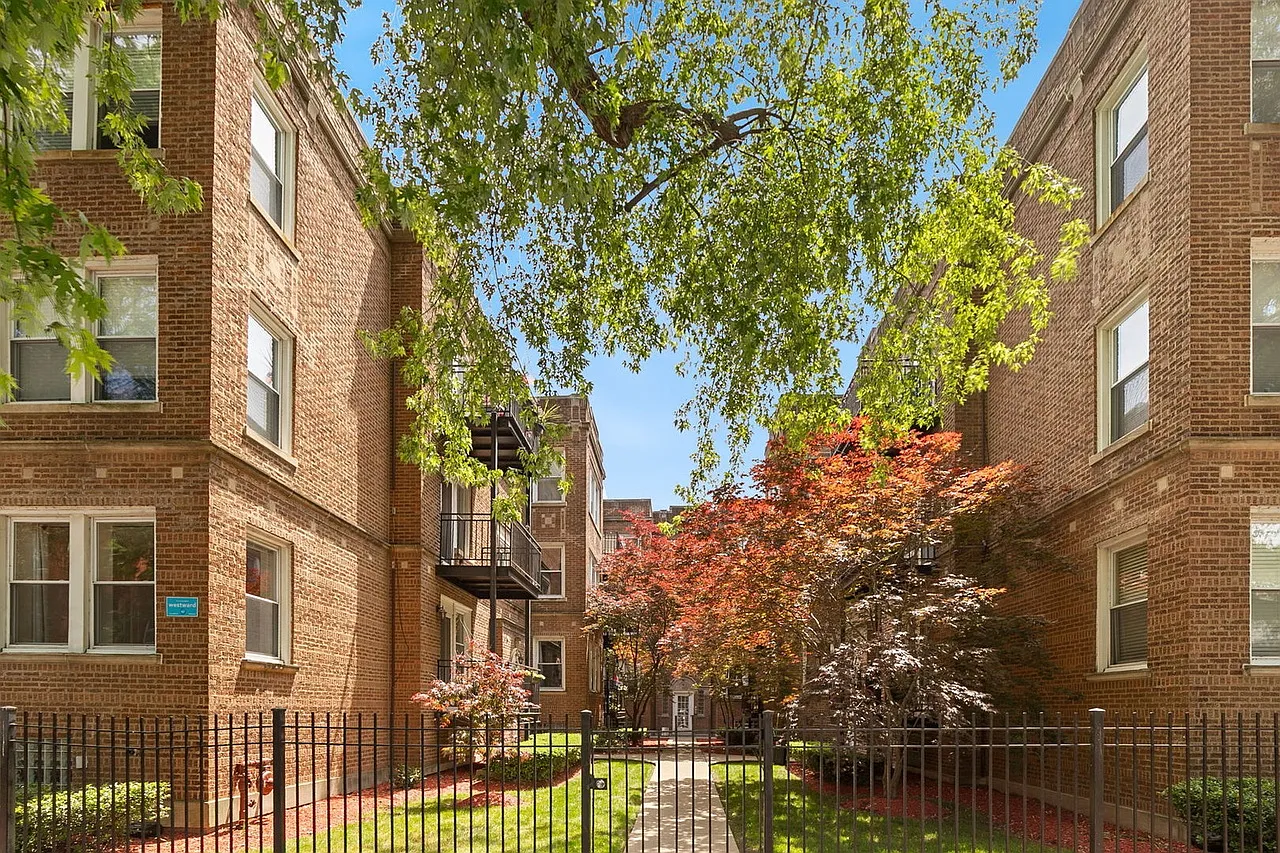 1449 W Victoria St — Photo 1