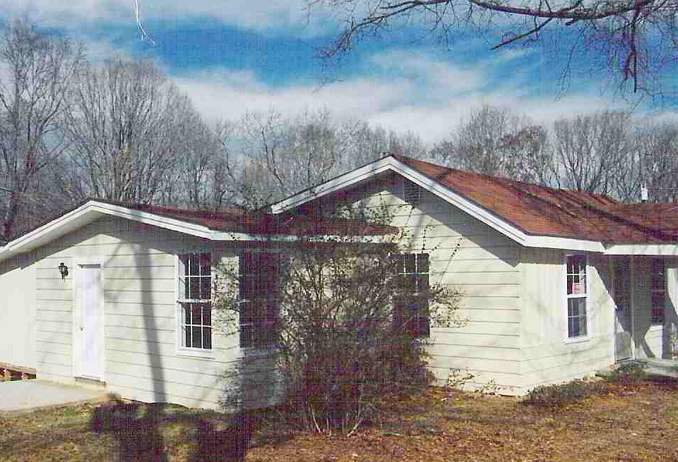 2nd image of 3111 Gillsville Hwy