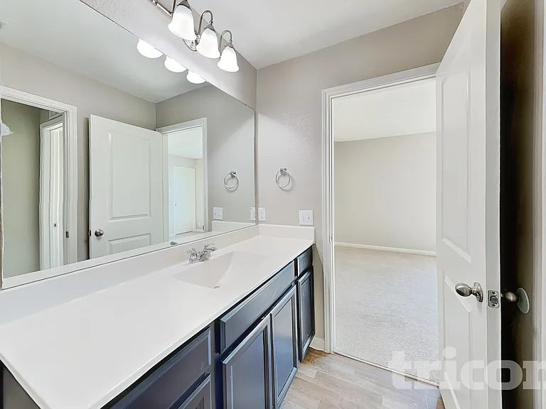 4945 Hallies Gdn — Photo 13