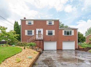 524 Saint Andrews Dr, Greensburg, PA 15601
