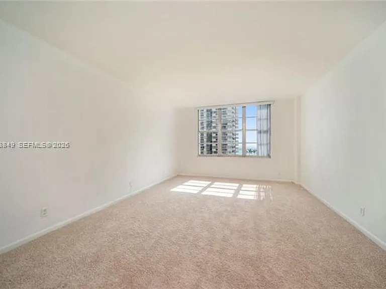 5700 Collins Ave #8A — Photo 16