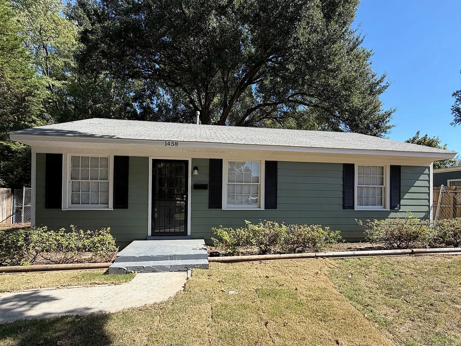 1458 Russwood Rd — Photo 1