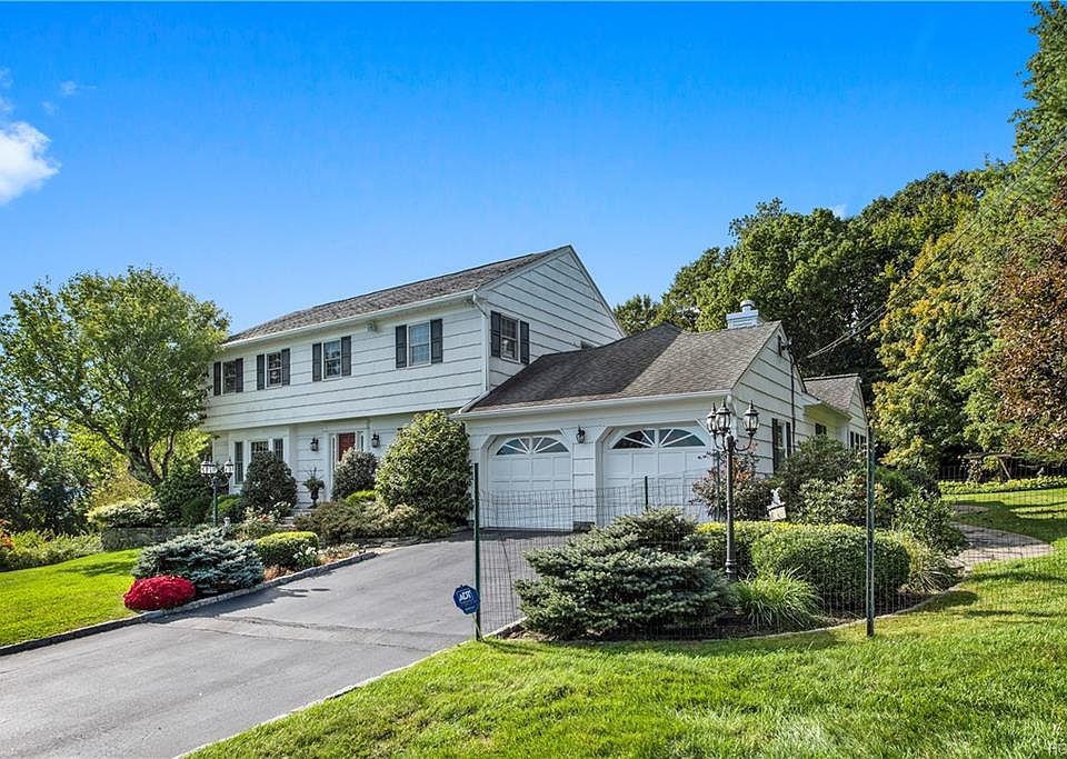 1st image of 16 Barlow Ct
