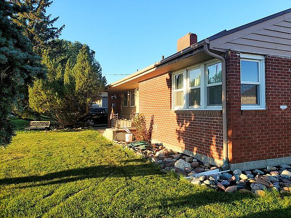 3rd image of 327 8th Ave N