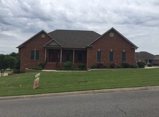 916 Covemont Dr, Fayetteville, TN 37334