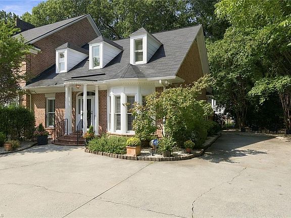 3rd image of 623 Isley Pl