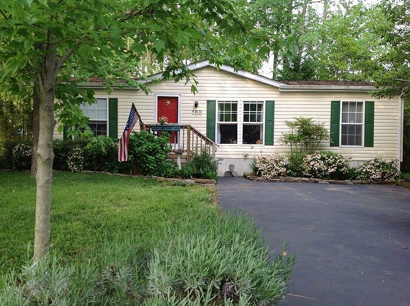 Beautiful beach cottage on wooded lot : Immaculately maintained on the inside. Perennial gardens and