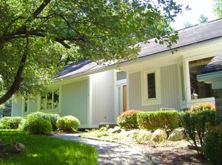 6090 Deguise Ct, Rochester Hills, MI 48306