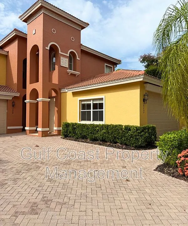7060 San Lorenzo Ct #202