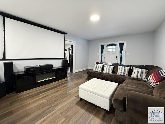 5th image of 182 10th St