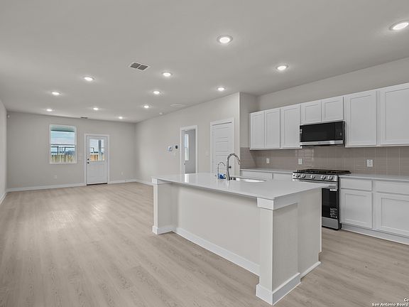 4th image of 15550 Doublecreek Dr