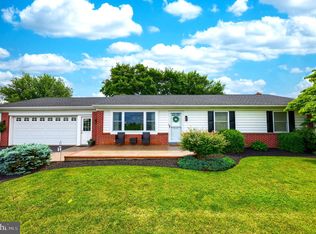 624 S Kinzer Ave, New Holland, PA 17557