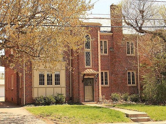 1st image of 3262 Indianola Ave APT D