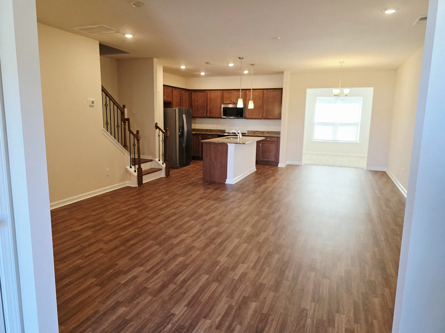 3 bed, 2.5 bath, 1658 sqft, $1,800 — Photo 4