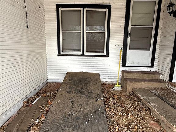 5th image of 521 E Davis Ave