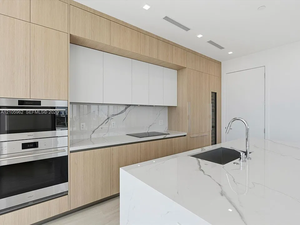 2411 Laguna Cir #3101