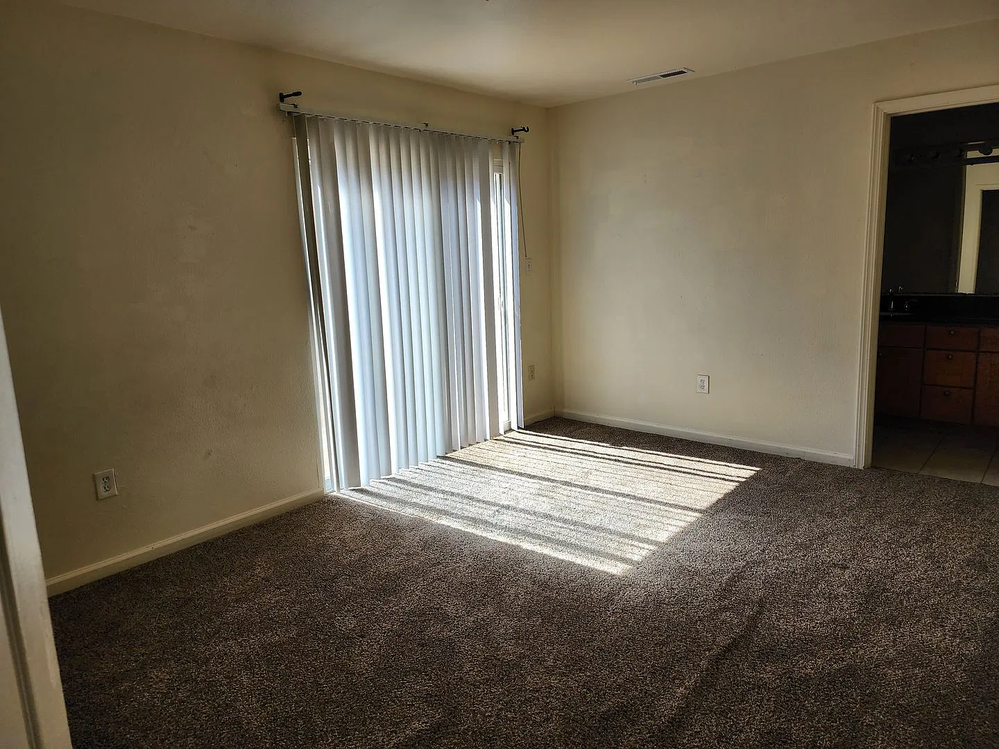 3 bed, 2.0 bath, 1211 sqft, $1,950 — Photo 4