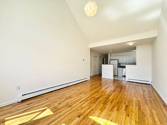 4th image of 31-12 43rd St #2